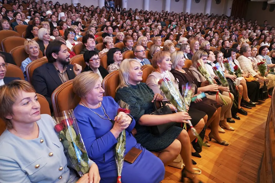 поздравление учителей региона