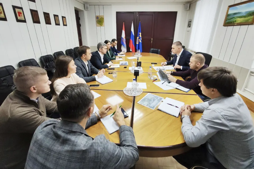 первый зам главы города на рабочем совещании