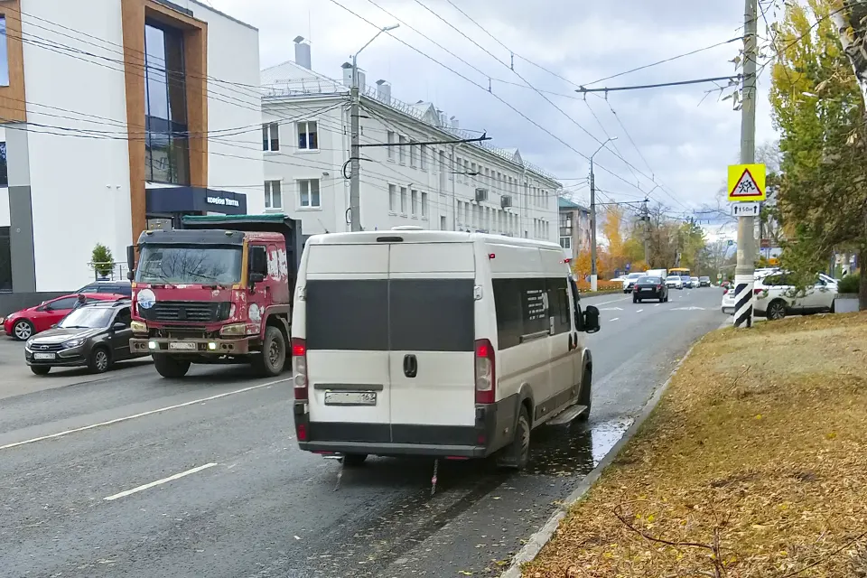 маршрутка 310 на улице Комзина