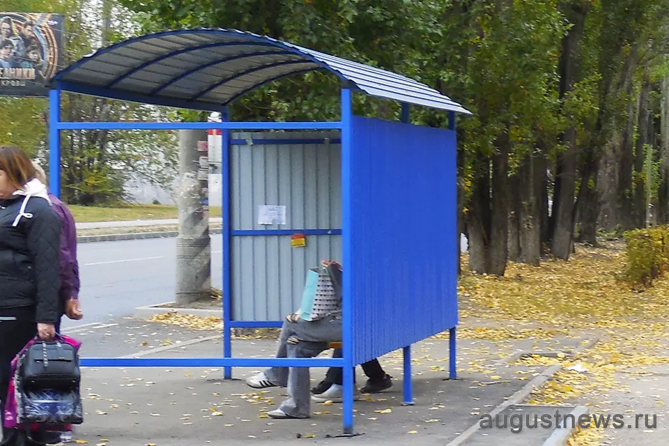 остановка общественного транспорта на улице Мира