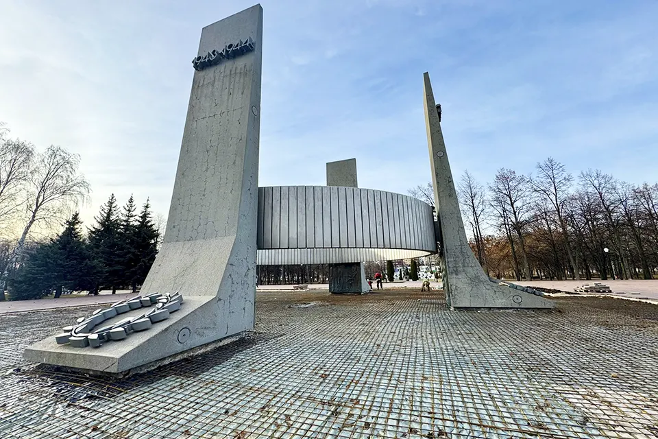 ремонт основания монумента