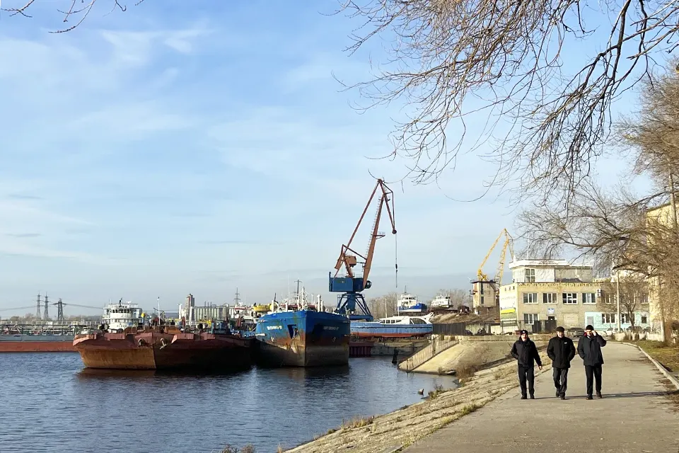 судна на канале Шлюзового