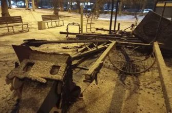 сгоревший объект на детской площадке
