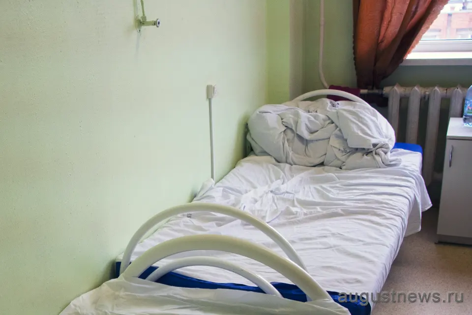 койка в больничной палате