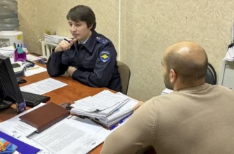 следователь проводит опрос свидетеля