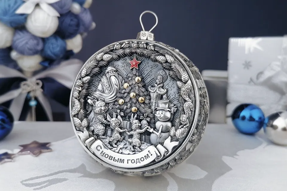 елочный шар из серебра