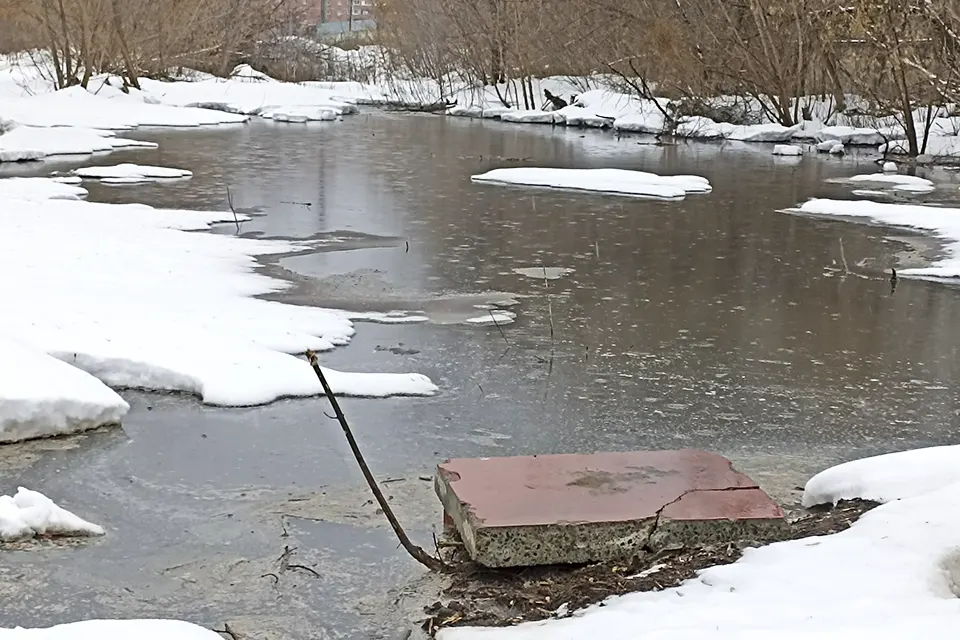 ркс коллектор авария радищева вода течь из колодца на улице Радищева
