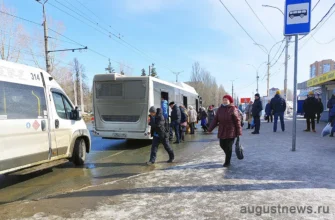 автобусы на остановке Горсад