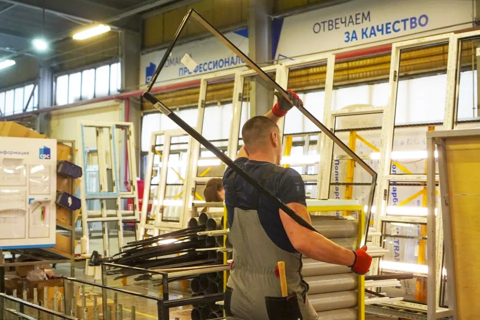 спецремстрой-т производство окно пвх рабочий работник рама сотрудник предприятия Спецремстрой-Т