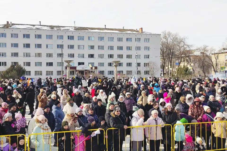 горожане на праздновании Масленицы