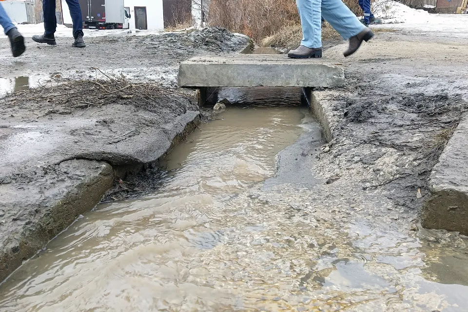 талые воды на улице Лесной