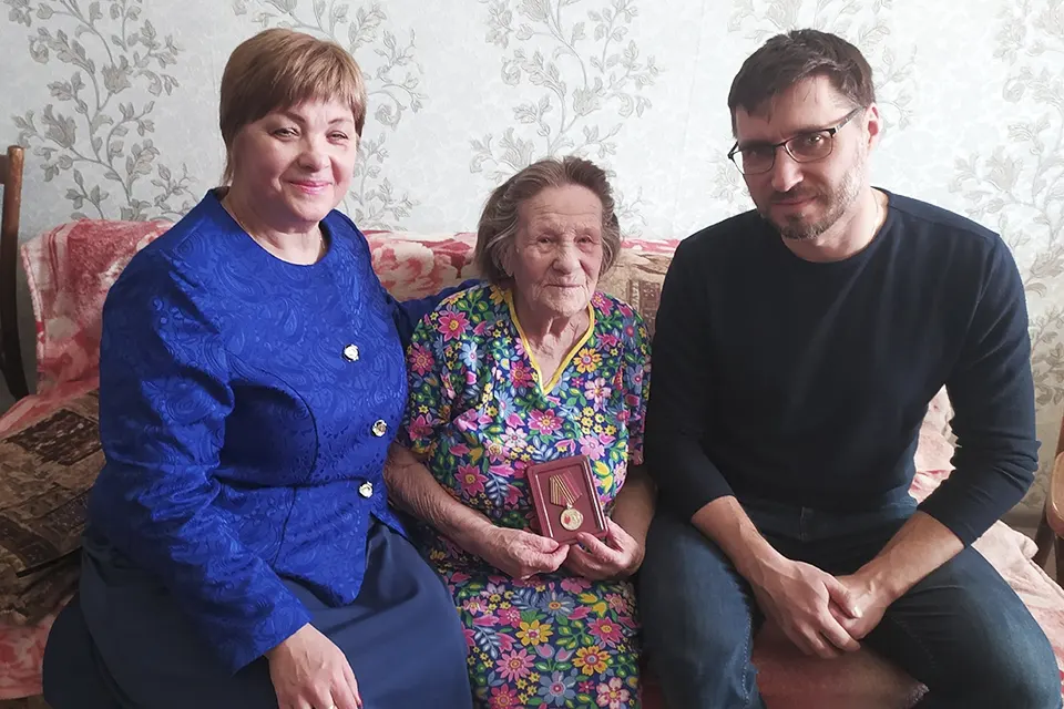 вручение медали ветерану ВОВ