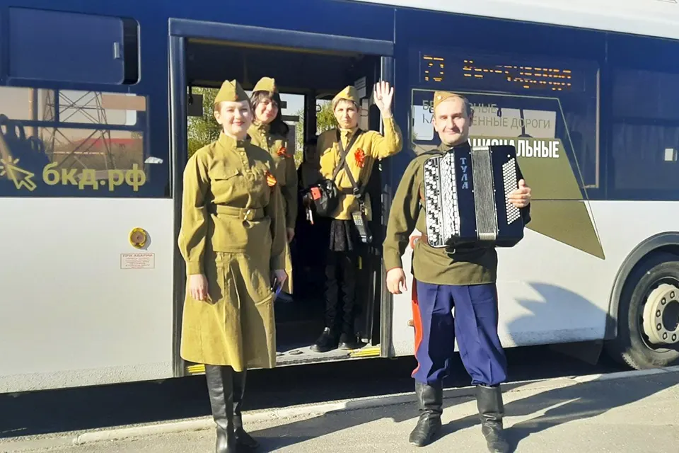артисты в военной форме
