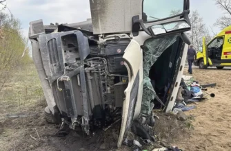 автомобиль перевернулся водителя зажало