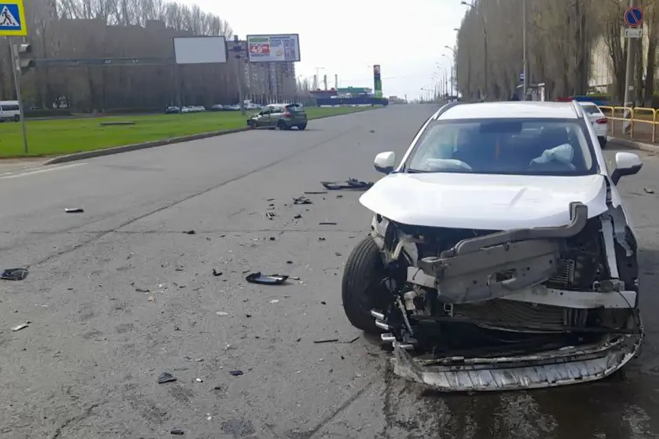 столкнулись автомобили 20 апреля в Тольятти