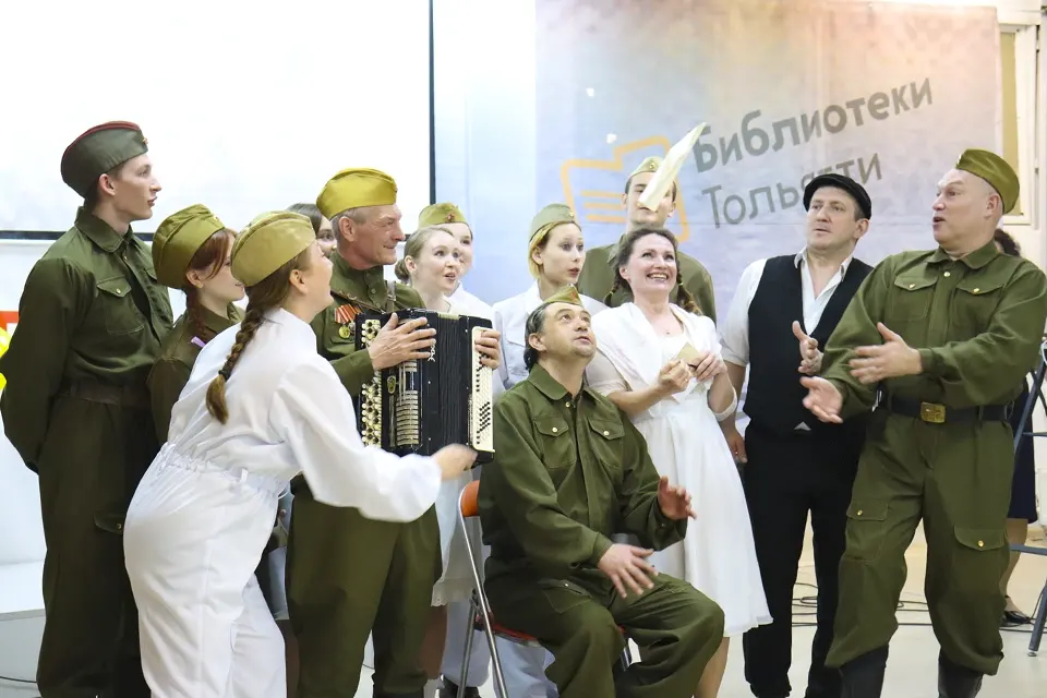 творческий коллектив выступает на Библионочи на