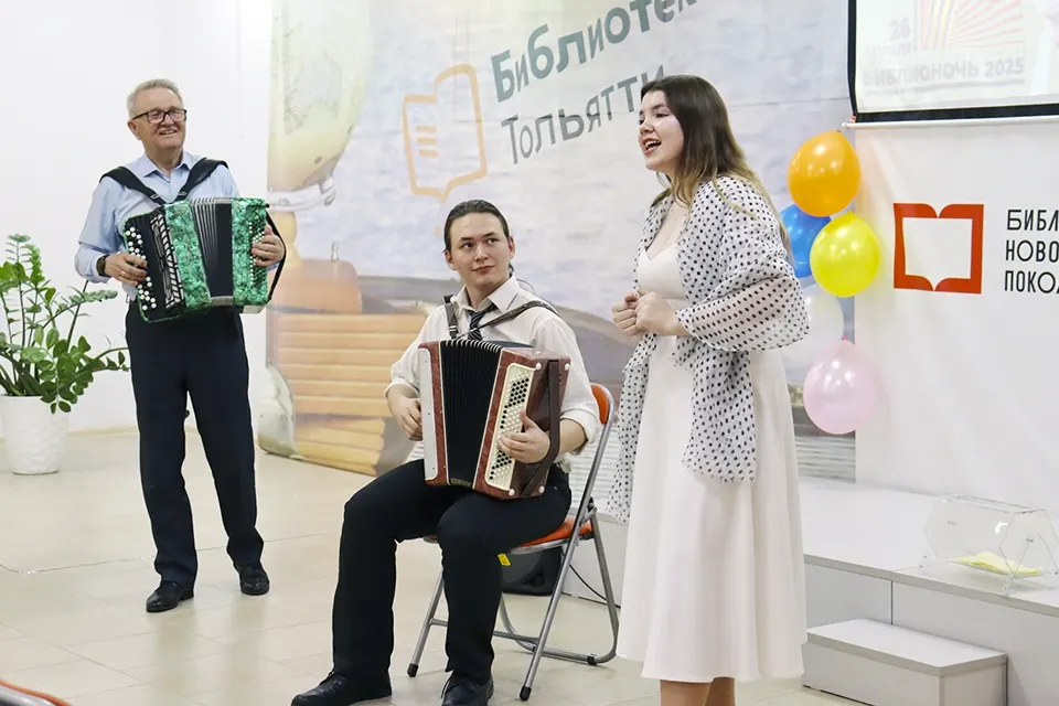 студенты колледжа искусств
