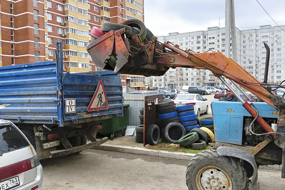 вывоз шин из двора