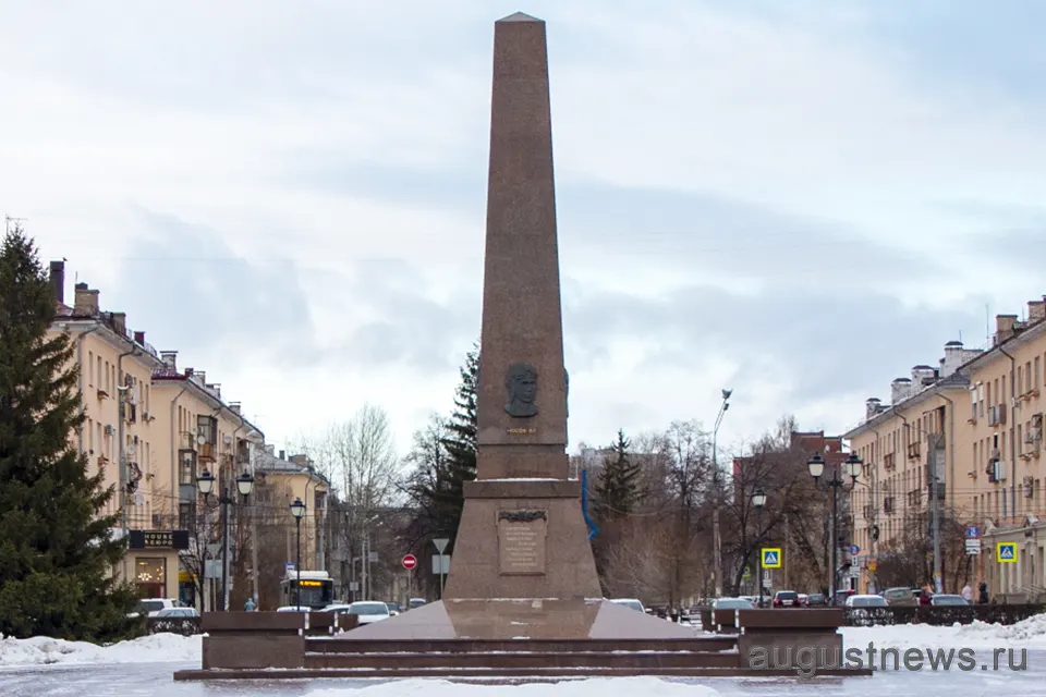 барельеф Виктора Носова на Обелиске Славы