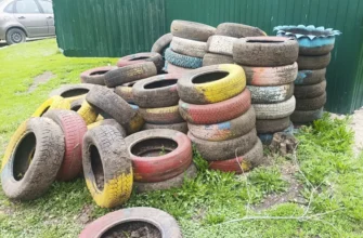старые покрышки во дворе