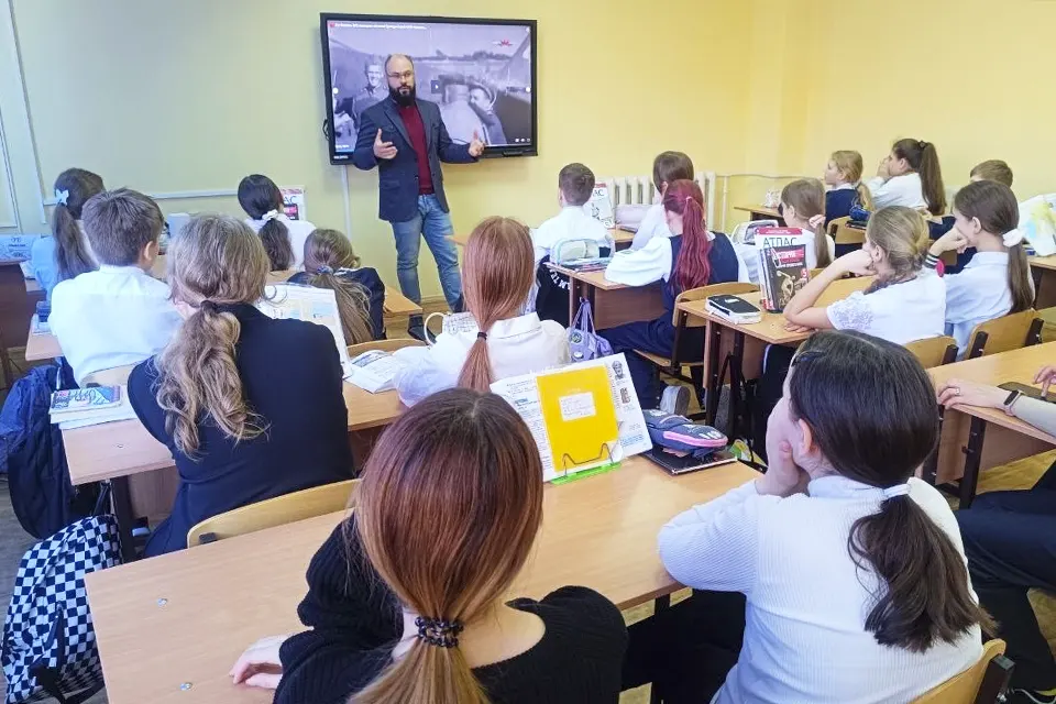 ученики на уроке Разговоры о важном