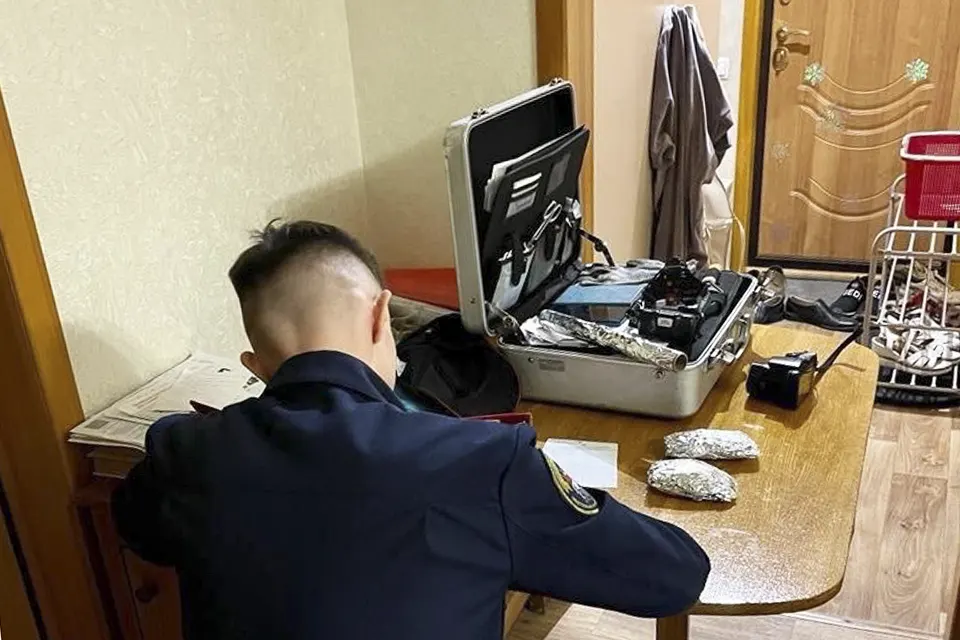 сотрудник СК в квартире
