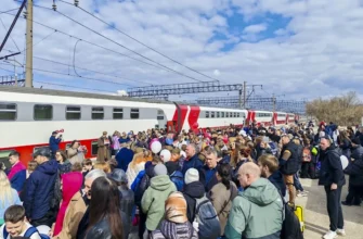 люди на железнодорожном вокзале