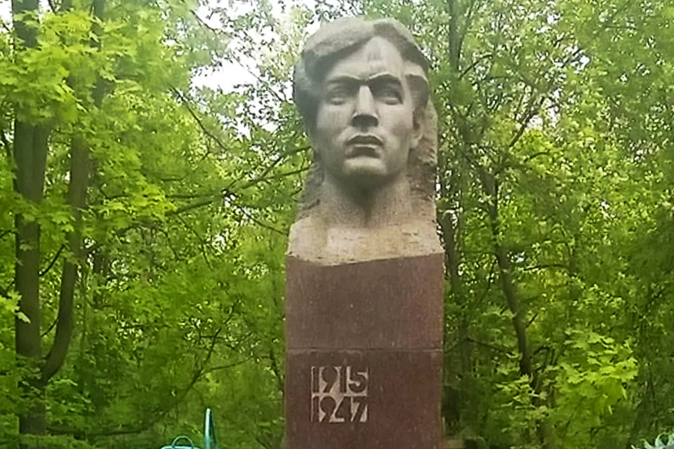 памятник Василию Жилину