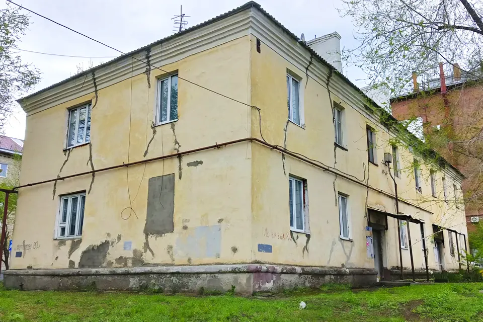 аварийный дом на улице Мурысева 83а
