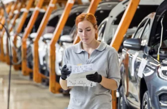 работница АВТОВАЗа на коныейере