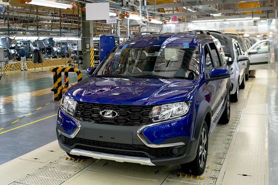 автоваз лада ижевск ларгус конвейер универсал LADA Largus цвета Капитан