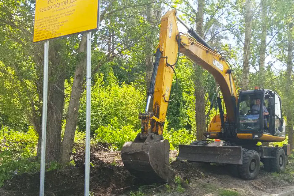 устройство пешеходной дорожки на бульваре Здоровья