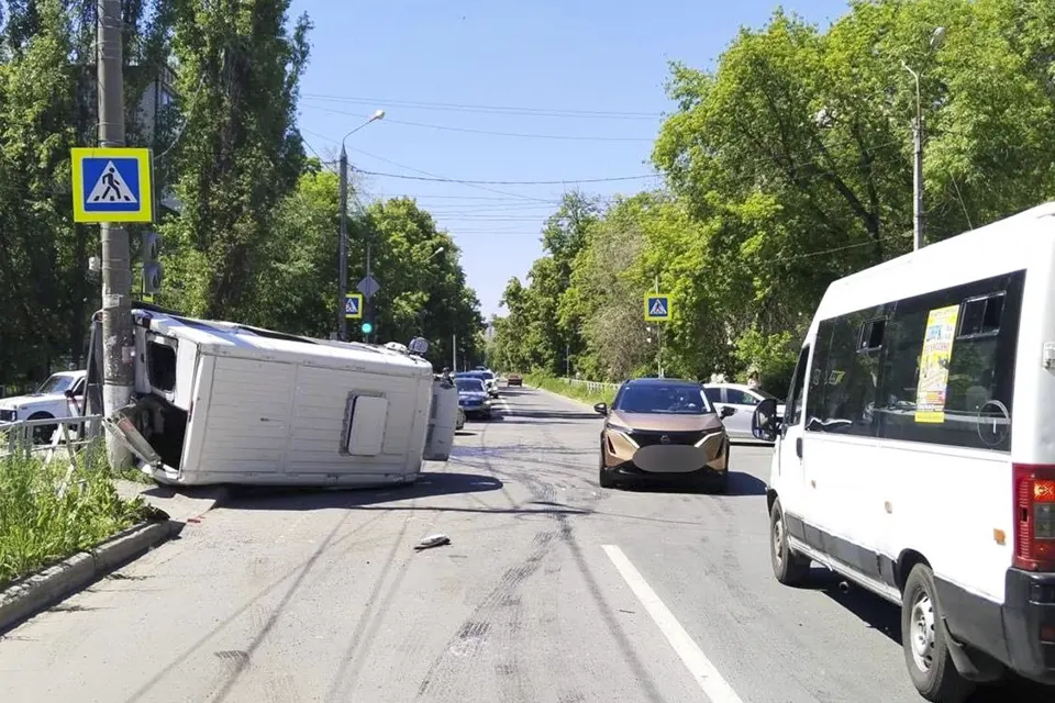 дтп 26-05-2025 маршрутка перекресток авария 26 мая 2025 года на Ленинградской
