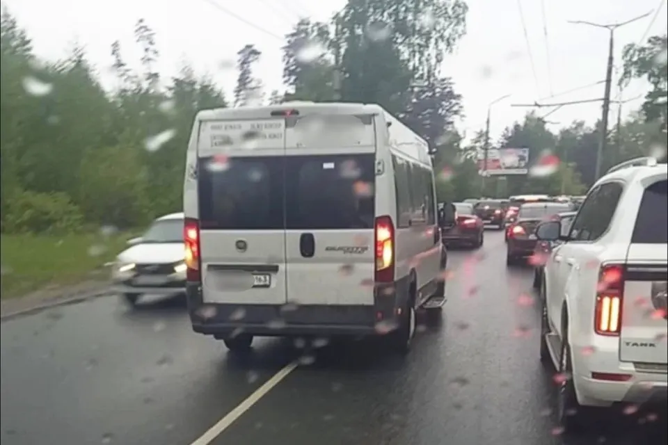 маршрутка на встречной полосе