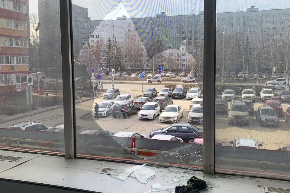 разбито окно в магазине
