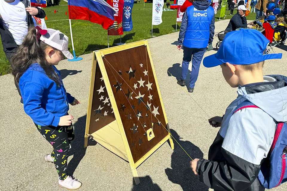 дети в парке имени Сахарова