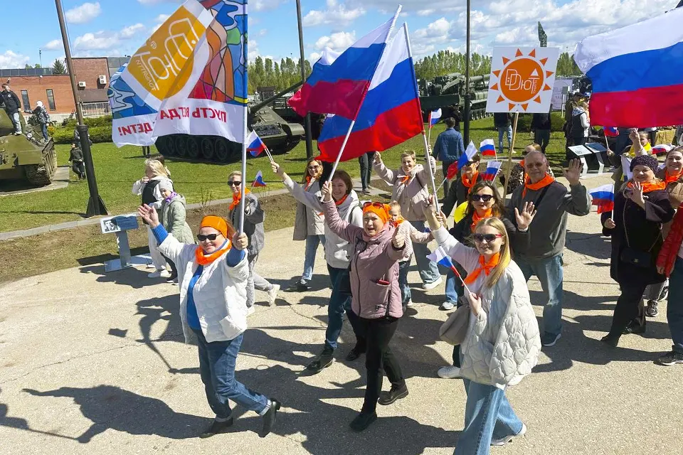 парк сахарова 1 мая шествие коллектив коллектив ДДЮТ 1 Мая