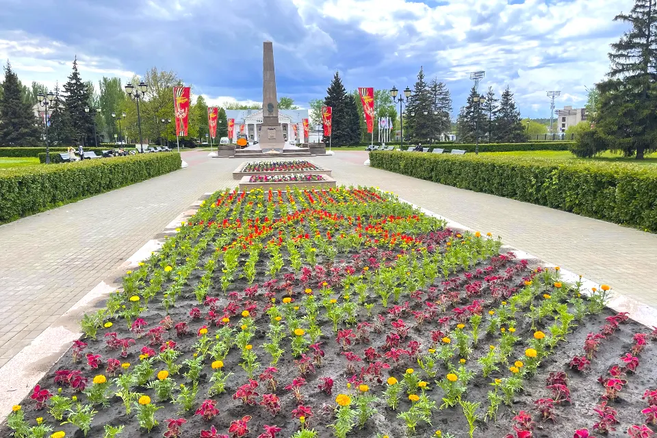 клумба на площади Свободы