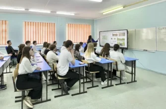 старшеклассники на классном часе