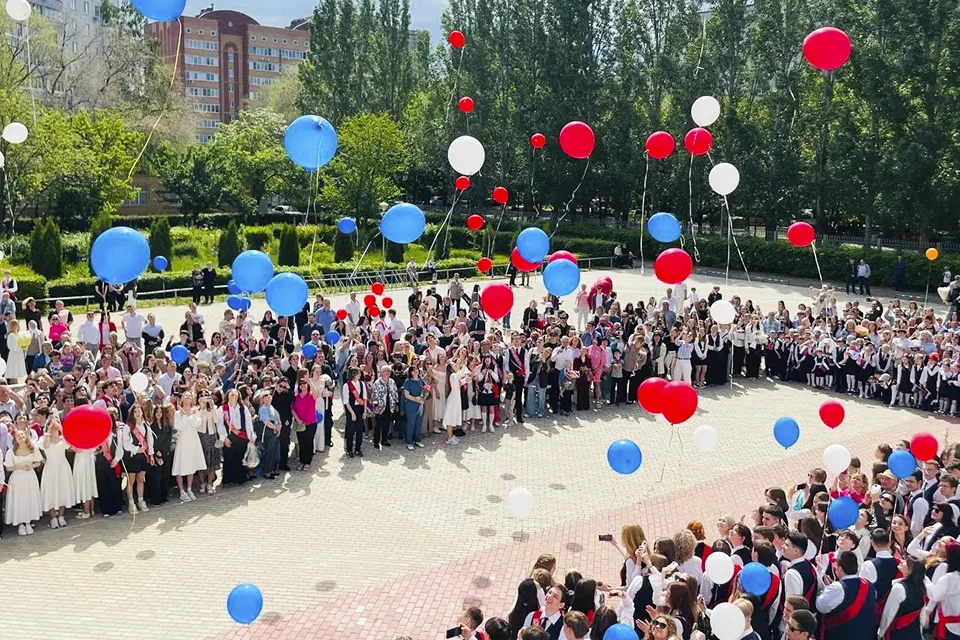 торжественная линейка на последнем звонке
