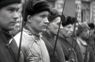 рядовые солдаты в строю