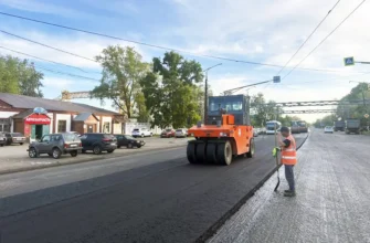 укладка асфальта на дороге