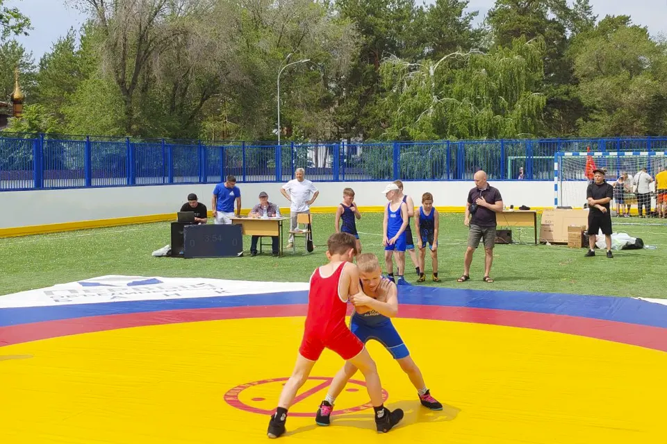 юные спортсмены по греко-римской борьбе