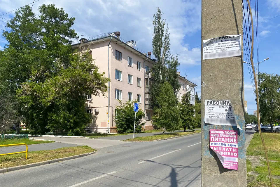 незаконная реклама объявление столб незаконная реклама на столбе