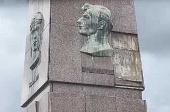 отвалилась плита на Обелиске Славы