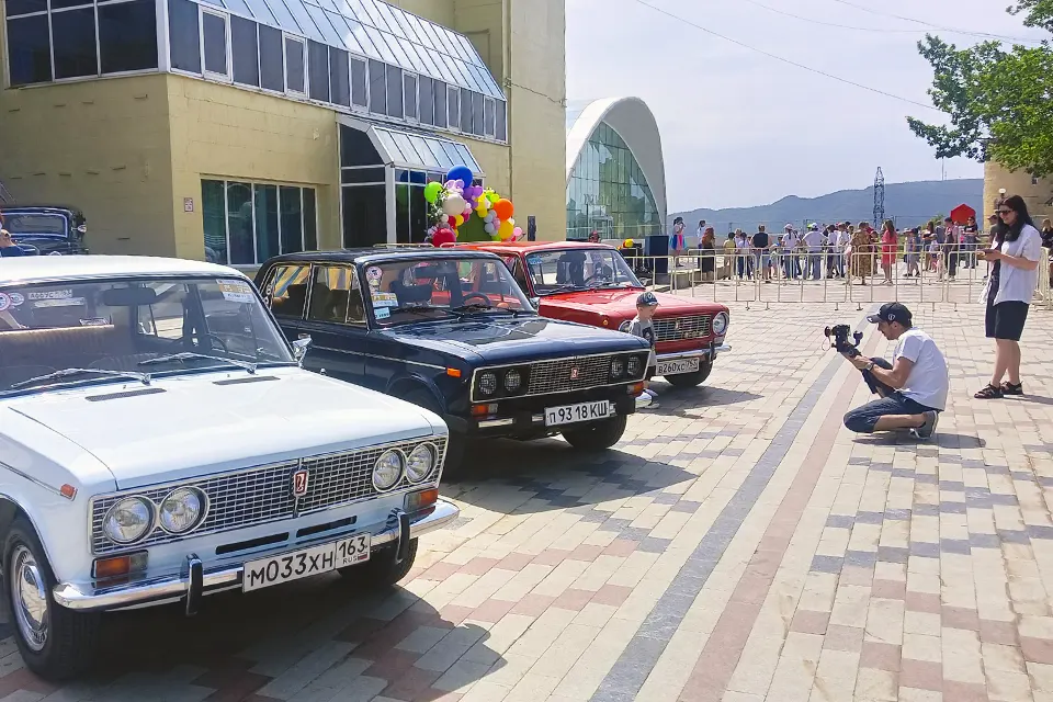 автомобили ВАЗ-2101 на выставке