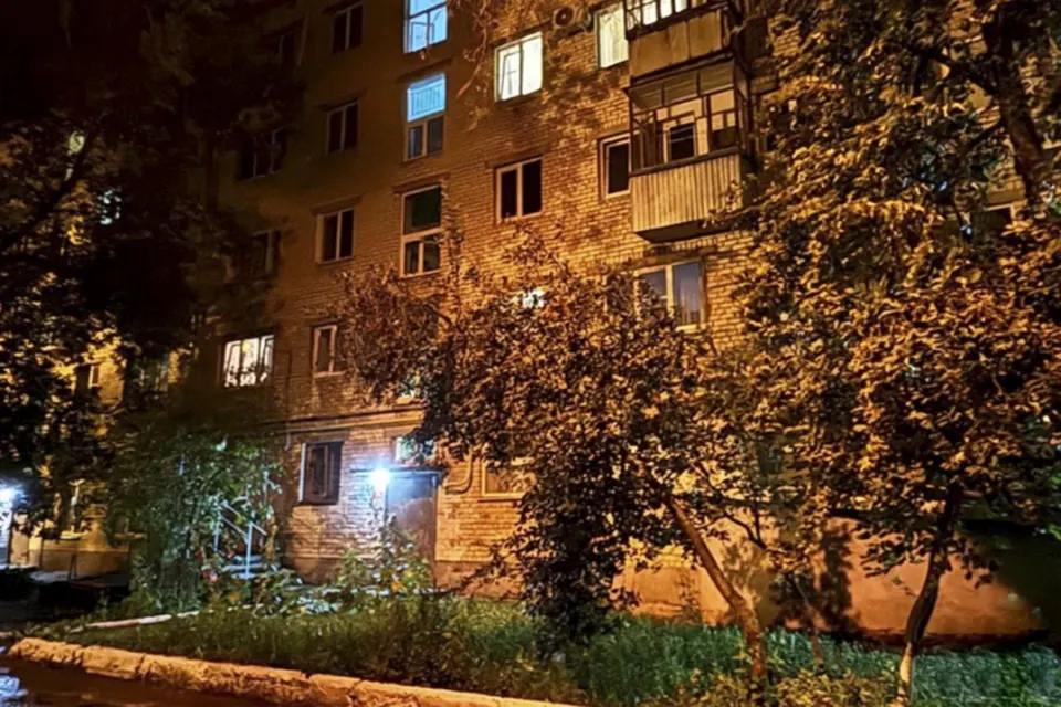 дом вечером