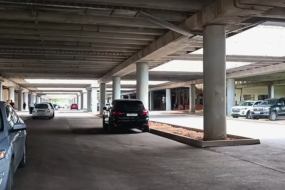 дорога под эстакадой КЦ Автоград