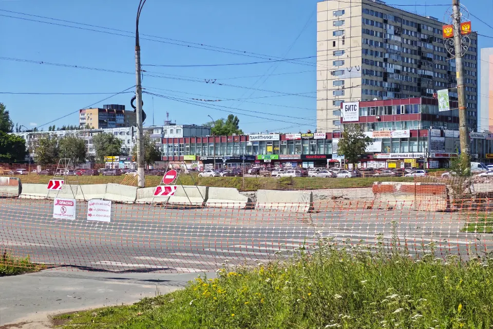 перекрыто движение на Ленинском проспекте