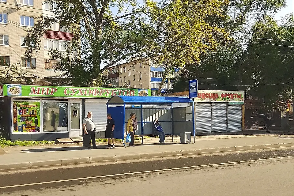 торговые павильоны на остановке Улица Карбышева
